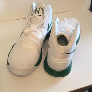 Men’s NIKE HD B BALL sneakers in the 18 NWOT